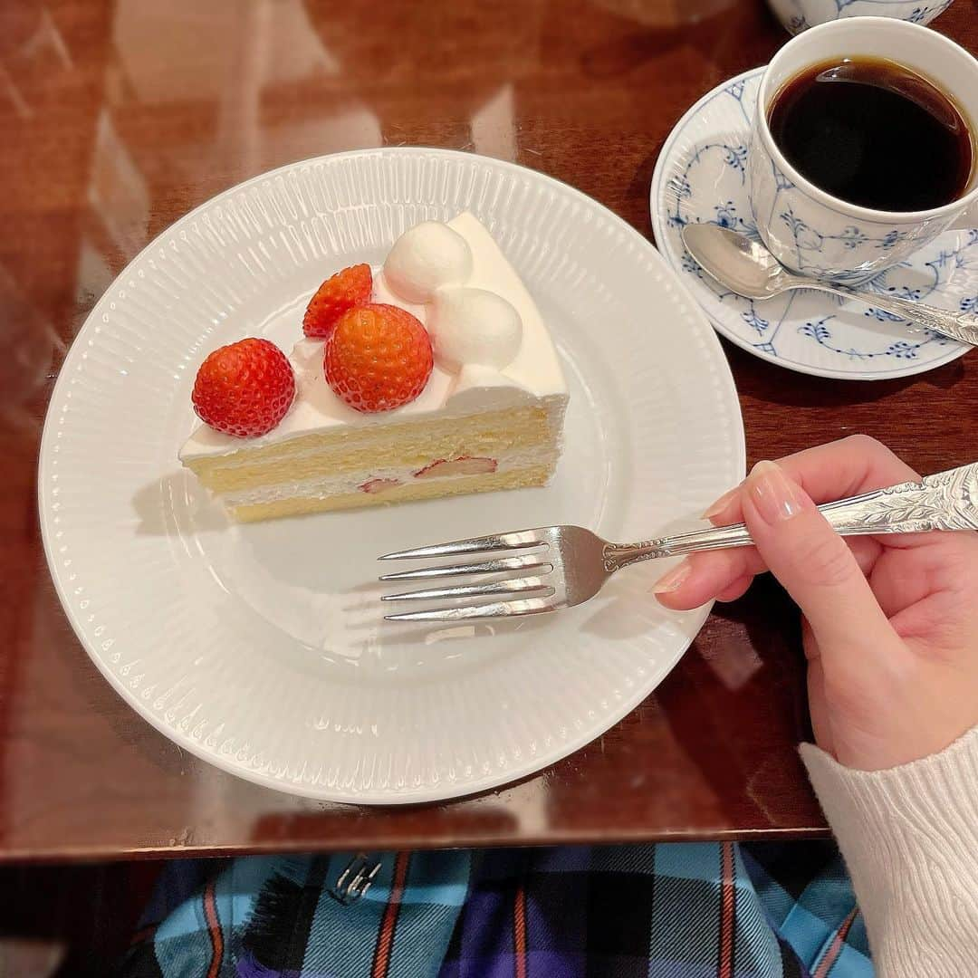 吉井明子さんのインスタグラム写真 - (吉井明子Instagram)「🍰🍓☕️  外は春の匂い❀  そして花粉…  #🍓 #🍰 #花粉 #飛んでる #気象予報士 #気象キャスター #weatherforecaster #기상캐스터　#氣象主播 #吉井明子」2月12日 19時15分 - akiko_yoshii_sunny_rain