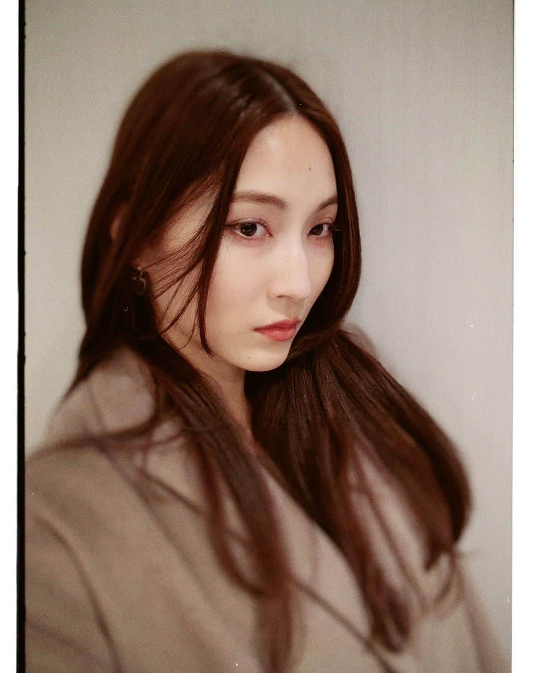 護あさなのインスタグラム：「. 吊り目メイクが再ブームきてる 👁  吊り目とタレ目どっちが好き？」