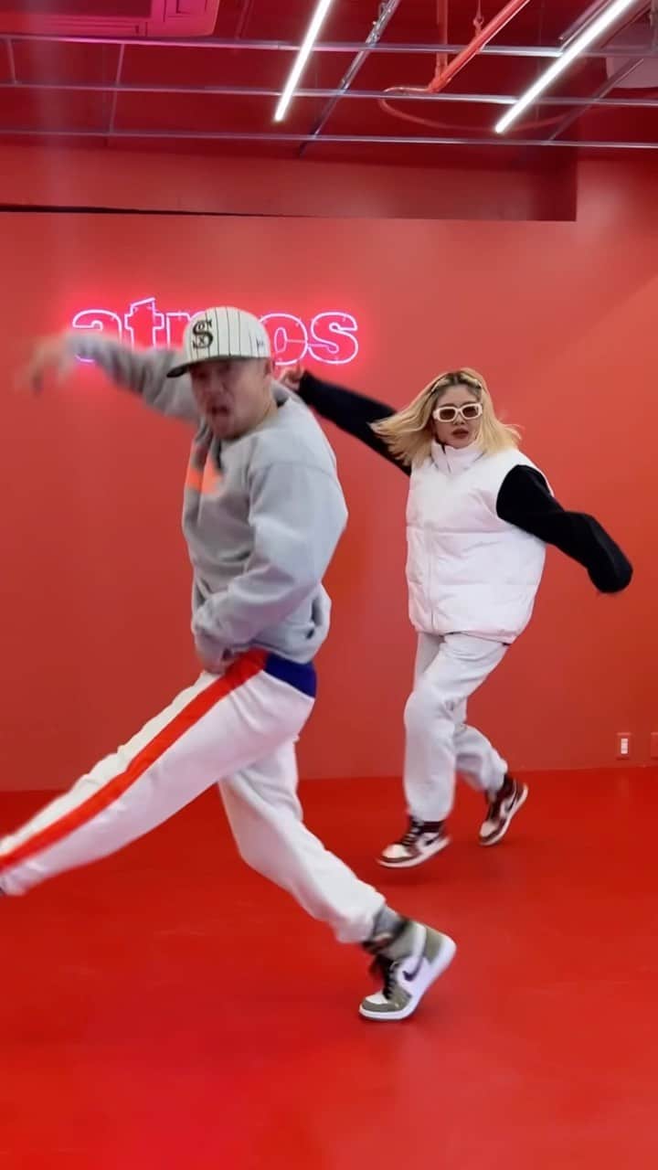 SONNYのインスタグラム：「【part 2】 💧💧💧💧💧💧💧 🎵NIKE DRIP (Remix)  @taiyoh_maisonde  @gottz_southpark   🧠 @sonnyprimetime  💃 @marinamatsumoto_  🎥 @mamizo.jpn  📍 @atmospink_dance_official  　　@atmos_pink_flagship_harajuku」