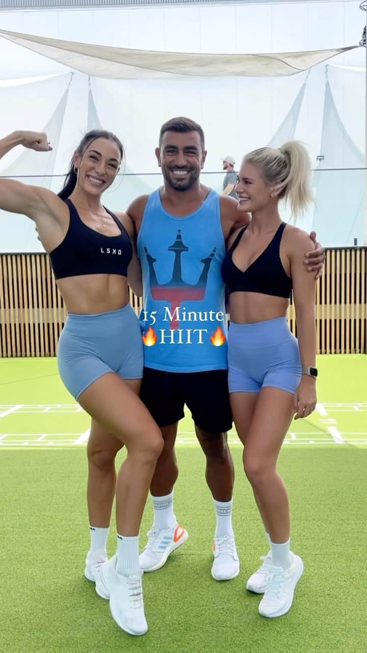 Danielle Robertsonのインスタグラム：「15 MINUTE HIIT 🔥  The long awaited HIIT workout is finally here 😂 and to make it extra spicy I recruited training buddies 😜 @guitrestini & @jazz.smith  Can you believe we didn’t actually plan these matching outfits 😂😂 I’m not saying that matching makes the workout more effective but I’m also not NOT saying that (I would recommend matching)   So grab your workout buddy (in your colour coordinated outfits) & give this sweat sesh a try!  WORKOUT  3 SETS   30 sec work: 30 sec rest  1️⃣ Jump Squats 2️⃣ Alternating Lunges 3️⃣ Single Leg V-Sits  4️⃣ Mountain Climbers 5️⃣ Russian Twists   Training at @emfpc」