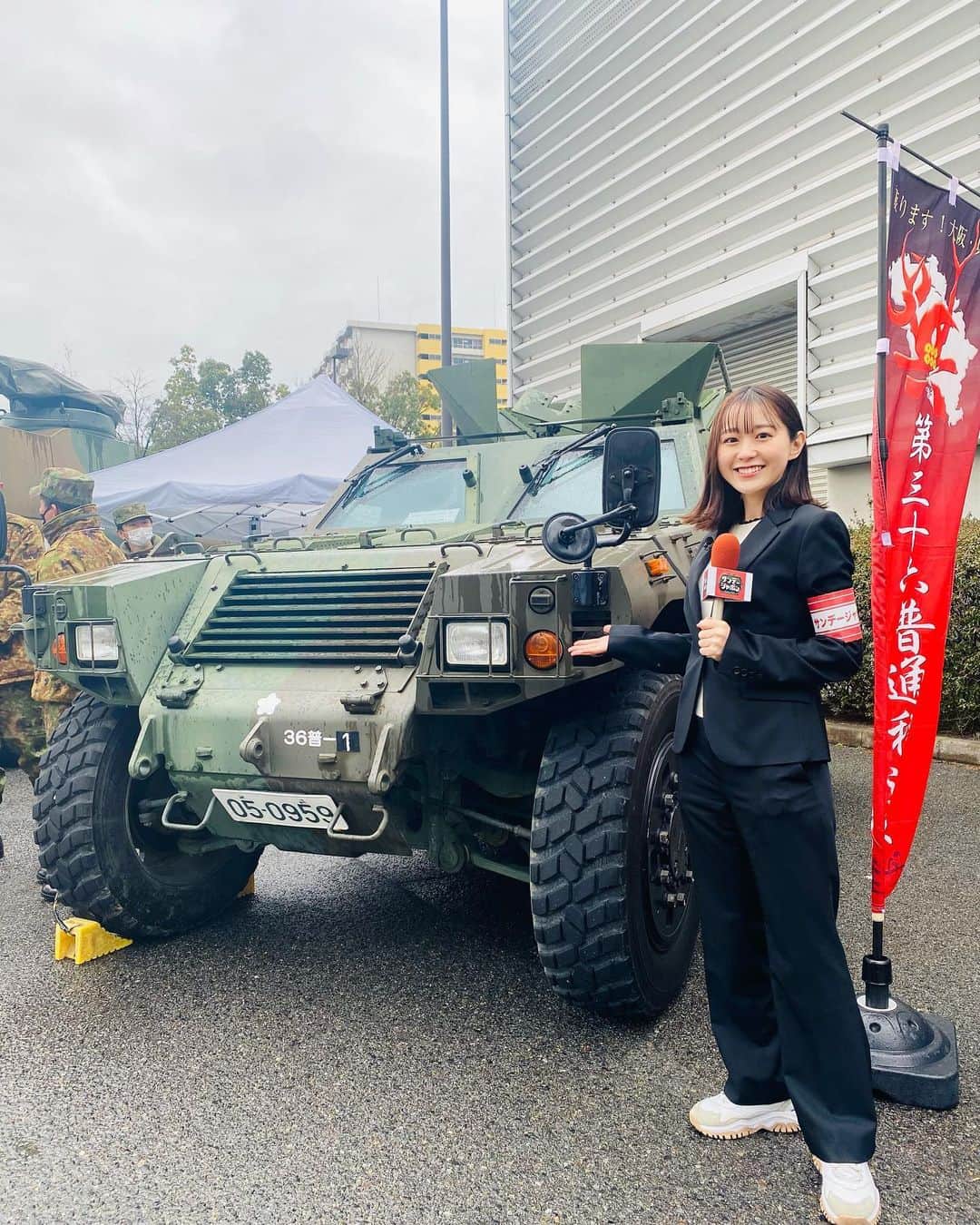 若林有子さんのインスタグラム写真 - (若林有子Instagram)「サンジャポで大阪オートメッセの取材へ🚗  レーシングカーから自衛隊車両まで！ 思わずテンションが上がってしまうようなかっこいい車ばかりでした〜！！  写真上手な宮内Jが色々と撮影してくれたので、たくさん載せちゃいます😎  #弾丸大阪出張🐙 #レーサー気分を味わえました #普段はペーパードライバーです🔰  #大阪オートメッセ #oam #自衛隊車両 #レーシングカー #スーパーGT #サンジャポ #若林有子」2月12日 21時38分 - wakabayashiyuko_