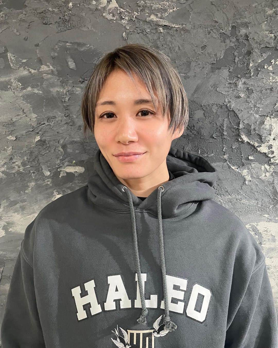 渡辺華奈さんのインスタグラム写真 - (渡辺華奈Instagram)「. イメチェン💇‍♀️💈 HALEOさんのアパレルとドスコイさんの腕で カッコよくなっちゃった！ . 💈 @urcastle_kintre 💇‍♀️ @doskoi29carp  👕 @haleo_official   #HALEO #urcatsle #ショートカット #ハンサムショート #原宿 #美容室 #mma #mmafighter #総合格闘技 #女子格闘家 #筋トレ #筋肉女子」2月12日 21時50分 - kana_0821