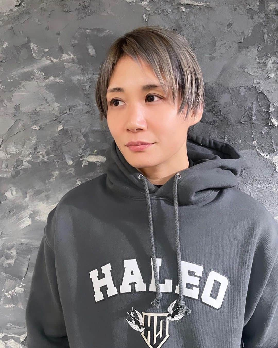 渡辺華奈さんのインスタグラム写真 - (渡辺華奈Instagram)「. イメチェン💇‍♀️💈 HALEOさんのアパレルとドスコイさんの腕で カッコよくなっちゃった！ . 💈 @urcastle_kintre 💇‍♀️ @doskoi29carp  👕 @haleo_official   #HALEO #urcatsle #ショートカット #ハンサムショート #原宿 #美容室 #mma #mmafighter #総合格闘技 #女子格闘家 #筋トレ #筋肉女子」2月12日 21時50分 - kana_0821