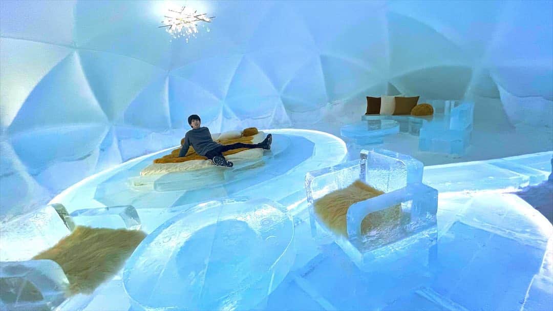 はじめしゃちょーのインスタグラム：「氷のホテル とても綺麗でした。 北海道最高…」