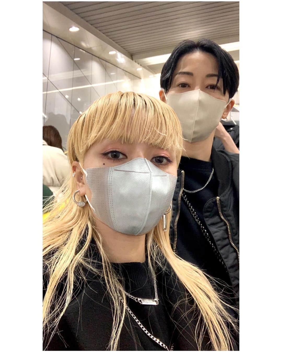 PELIのインスタグラム：「🐺🫧」