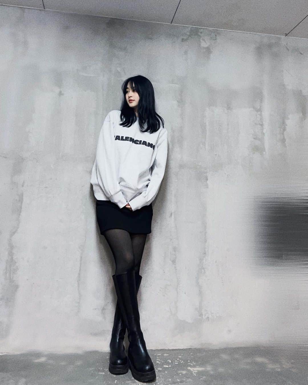 青野楓のインスタグラム：「スウェットとスカート合わせるのすき🫶  #kaede626style #ootd」