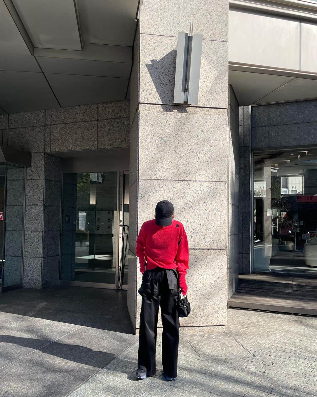 Yukano Nojiriのインスタグラム：「今日の服。 🧢 #voltagecontrolfilter  🕶 #guepard  👚 #mm6  👖 #teloplan  👜 #bigotre」