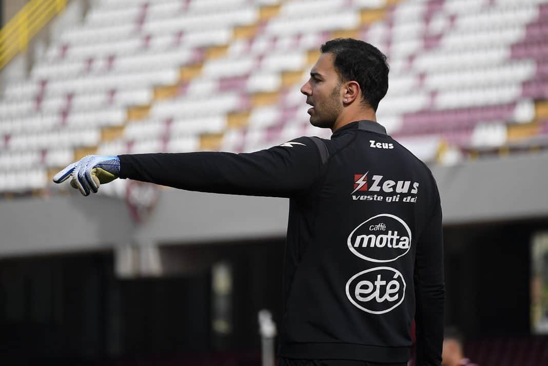 ルイージ・セーペさんのインスタグラム写真 - (ルイージ・セーペInstagram)「⚽️😁🧤😁⚽️」2月12日 22時03分 - luigisepe