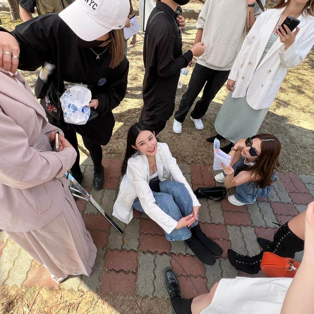 のインスタグラム：「才開始愛上假日工作的日子 就快要殺青了🥹有點感傷 #慾望七人行」