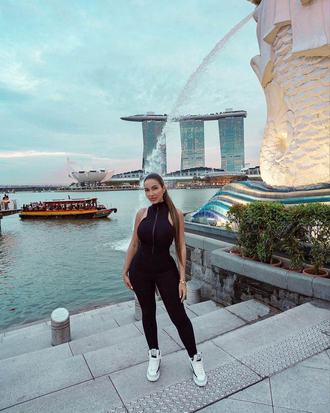 Aylen Aのインスタグラム：「Postcard from Singapore 💗」