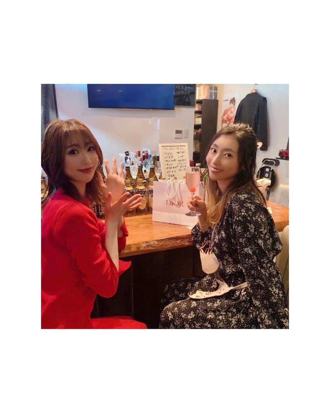 大谷芽衣さんのインスタグラム写真 - (大谷芽衣Instagram)「・ ・ ・ 何年ぶり〜ってくらい久しぶりに あみちゃんと会えました♡ え、ほんと何年ぶり？('ω') 変わらないほわほわはっぴースマイルで 可愛くて優しいあみちゃん。 お誕生日プレゼントくれた女神♡ 眩しすぎて目玉火傷するかと思った← 痩せよ…。 可愛い友達に会うたびに 「痩せよ。」って思うけど なかなか始まらないダイエット。 うん。 流れと重力に身を任せたい。 頑張る気力が起きませんっっっ ・ ・ #可愛い友達  #女子力高いプレゼント  #私は私のままで生きることにした  #ダイエットは明日から #人生諦めが肝心  #楽しければまぁいっか」2月12日 22時58分 - otani_mei