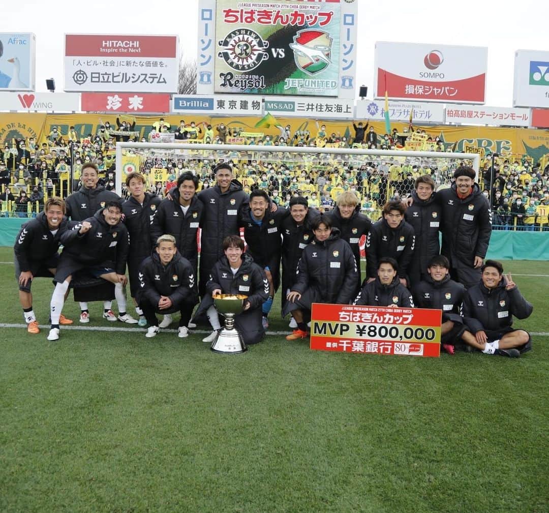 新井章太のインスタグラム：「ちばぎんカップ🏆 3-2 ◯  久しぶりのアウェイ柏戦、やっぱり雰囲気最高だった✨ 両チームのサポーターのみなさん素晴らしい声援ありがとうございました！！  前回俺が出た日立台は2017年の田んぼサッカー以来かも。 うわ！それ懐かしい‼️と思ったらいいね👍押してください。笑  #ちばぎんカップ #ジェフユナイテッド市原千葉 #柏レイソル #新井章太」