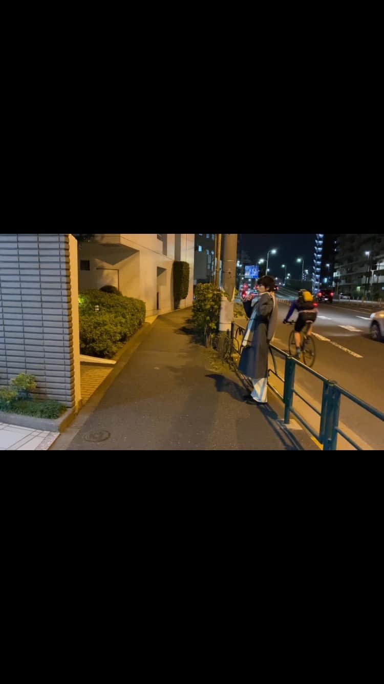 のインスタグラム：「⁡ ⁡ ただ座るだけ。 ⁡ by 勝利 ⁡ #だいぶ前のMOREだよ」