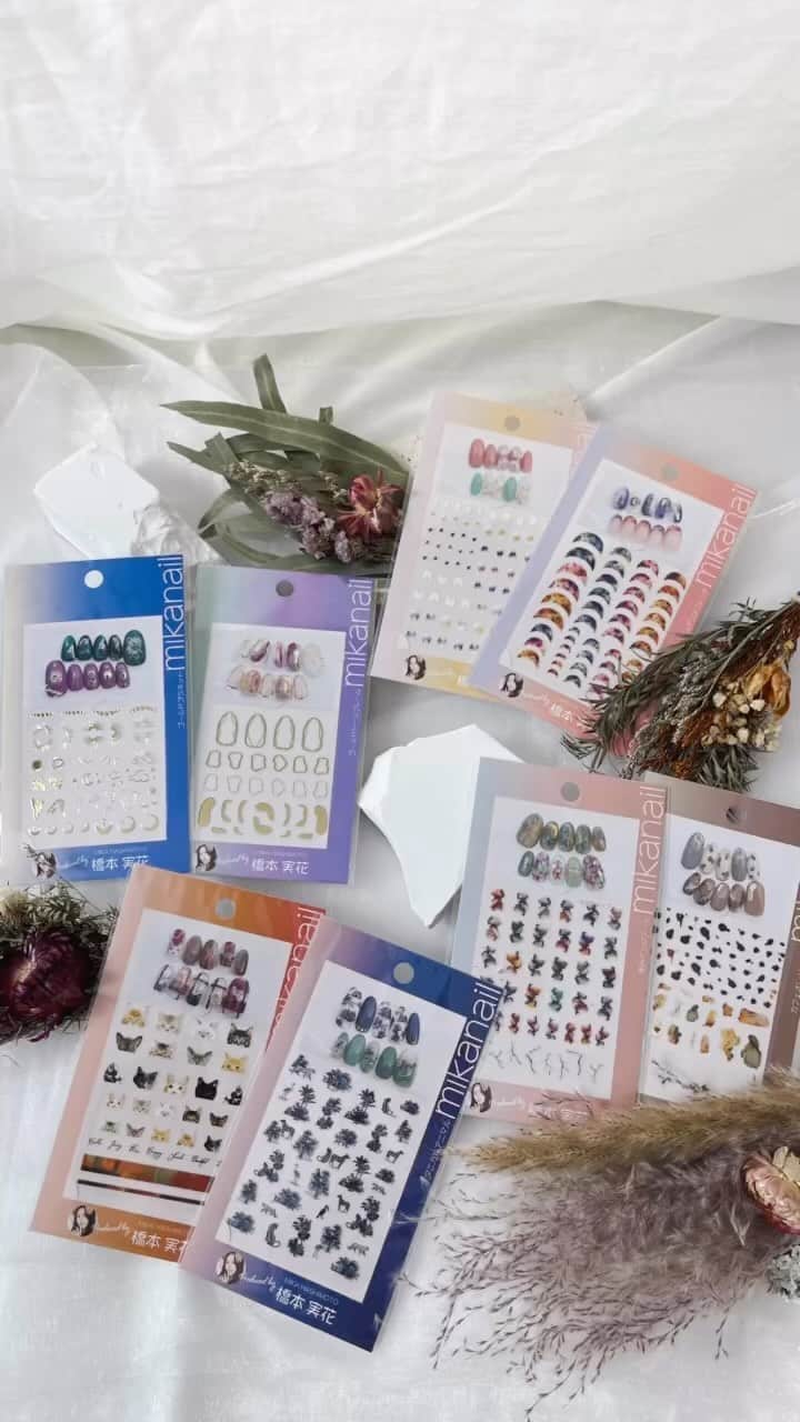 橋本実花のインスタグラム：「キャンドゥで発売中♡橋本実花プロデュース本気の100均ネイル」