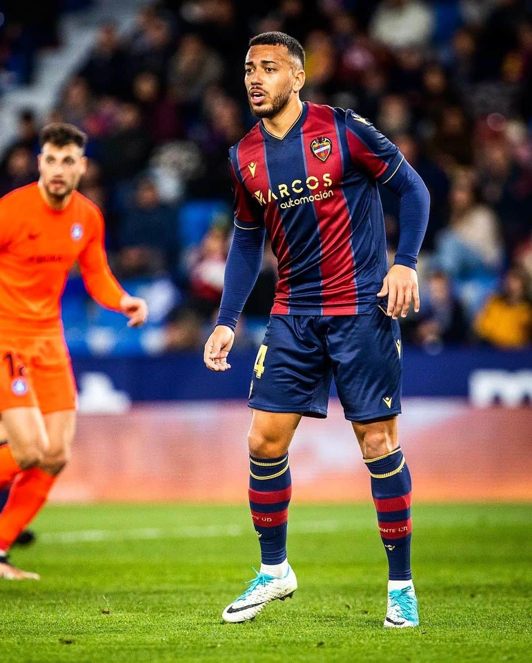 ルベン・ヴェソさんのインスタグラム写真 - (ルベン・ヴェソInstagram)「Otra Victoria en casa 🏟️➕3️⃣🎒 Otra portería cero 🔒 Y seguimos… 🫡💪🏽💯 @levanteud」2月13日 1時00分 - rubenvezo3