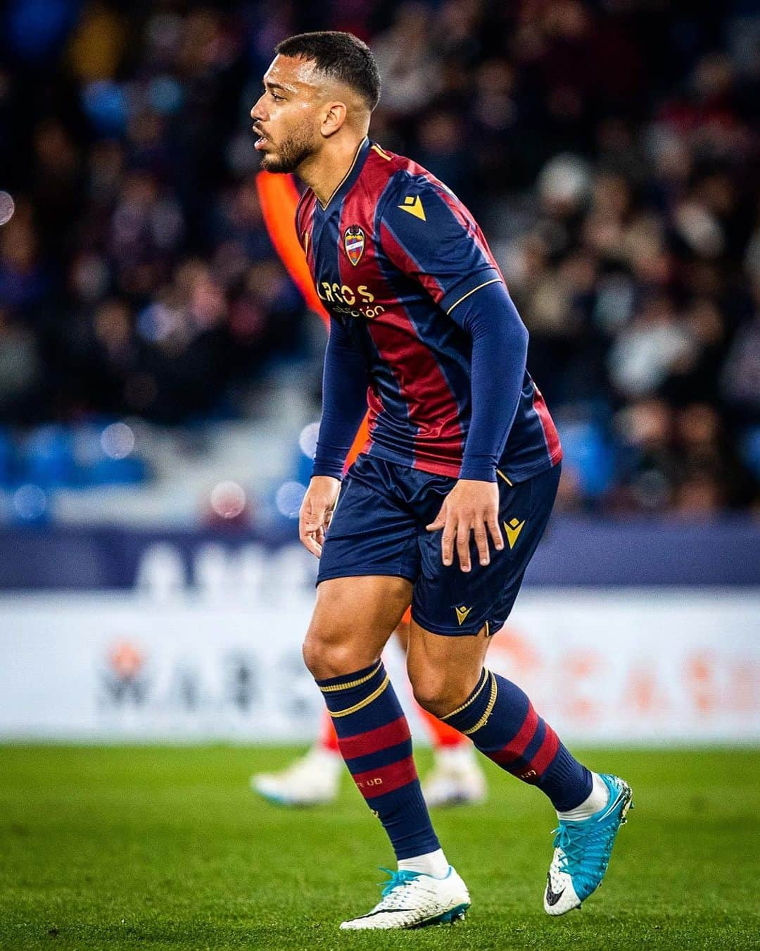 ルベン・ヴェソさんのインスタグラム写真 - (ルベン・ヴェソInstagram)「Otra Victoria en casa 🏟️➕3️⃣🎒 Otra portería cero 🔒 Y seguimos… 🫡💪🏽💯 @levanteud」2月13日 1時00分 - rubenvezo3