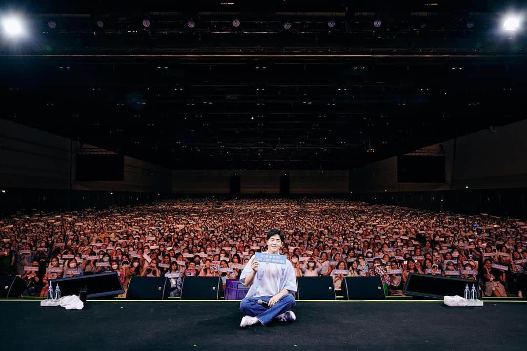 キム・ソンホのインスタグラム：「항상 고맙습니다. 늘 감동이에요 :) #Bangkok 🤟🏻」