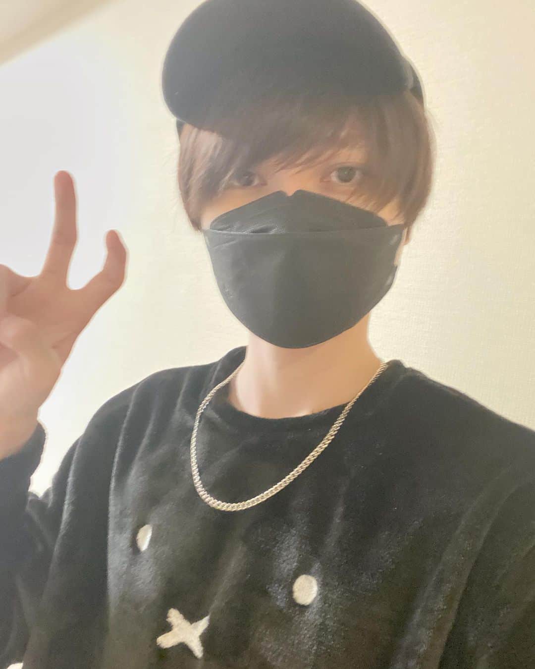 そらびびのインスタグラム：「真夜中コンビニ不審者コーデ  #ミッフィー #コンビニ #パジャマ」