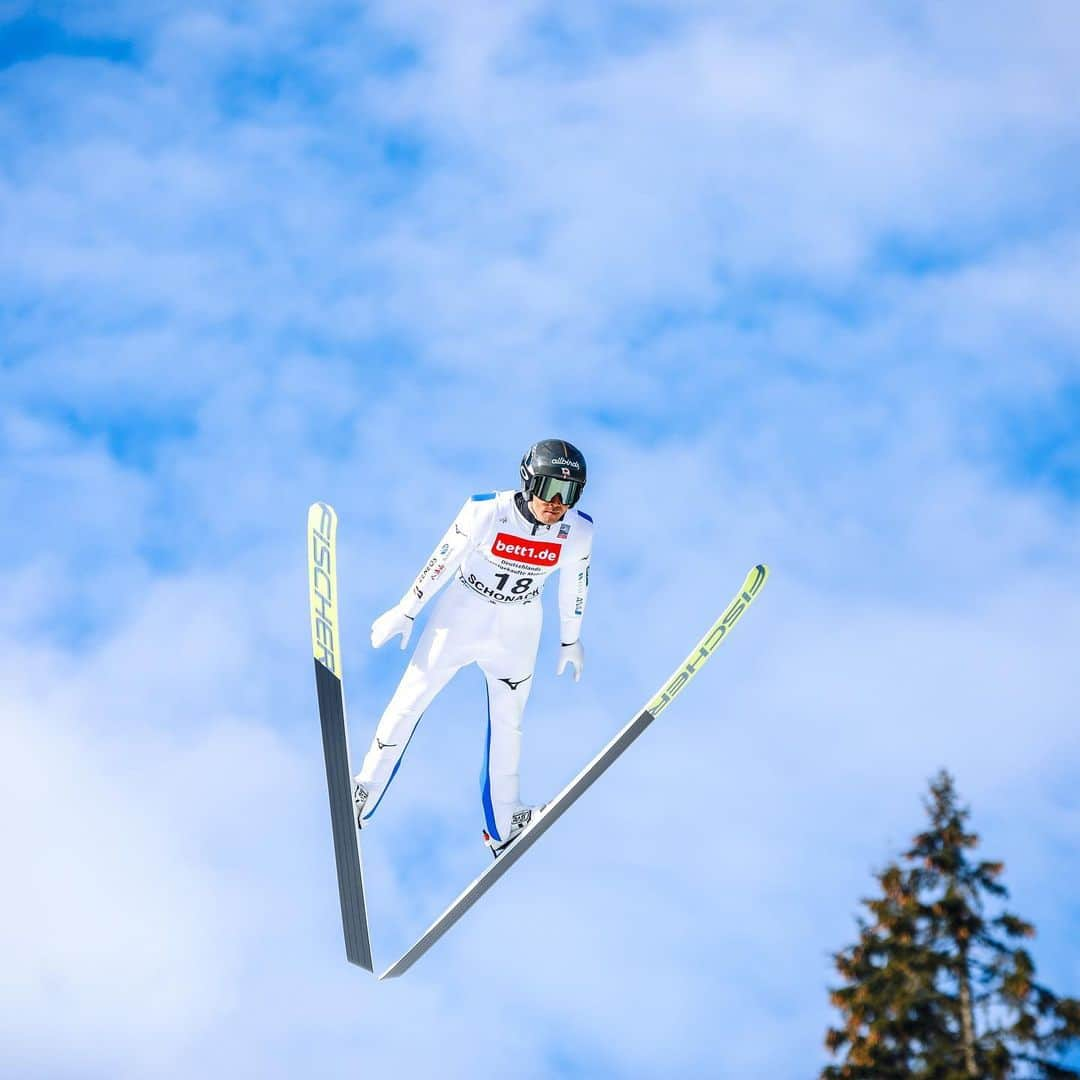 渡部暁斗さんのインスタグラム写真 - (渡部暁斗Instagram)「Finally my jumps are adjusted in the right direction! Things are getting better step by step📈  It was a good weekend just before @planicanordic❤️‍🔥  📸 @nordicfocus  #fisnoco #livetoski #BeWhoYouAre #allbirds #fischerski #swix #oakley #goldwin #poc #hestra #marwesports #アミノバイタル #ski #nordic #skijumping #crosscountry」2月13日 1時51分 - wtbakt