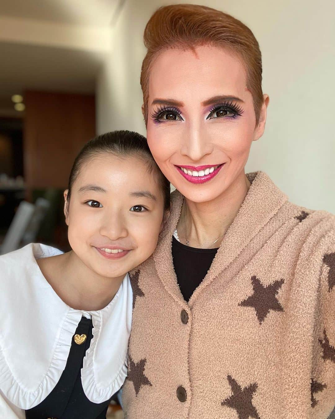 のインスタグラム：「先日1日だけ、男役に戻りました。 楽しかったー あんなに毎日やってたから、「男役」が日常だけど、今は変身！って感じでした。 入団7年目に最後にもらうボーナスで作った黒燕尾。もう着ないと思いながらも思い出の品として大切に置いていたら こんな年月を経て、着るなんて… 退団して10年。いい思い出になりました♪」