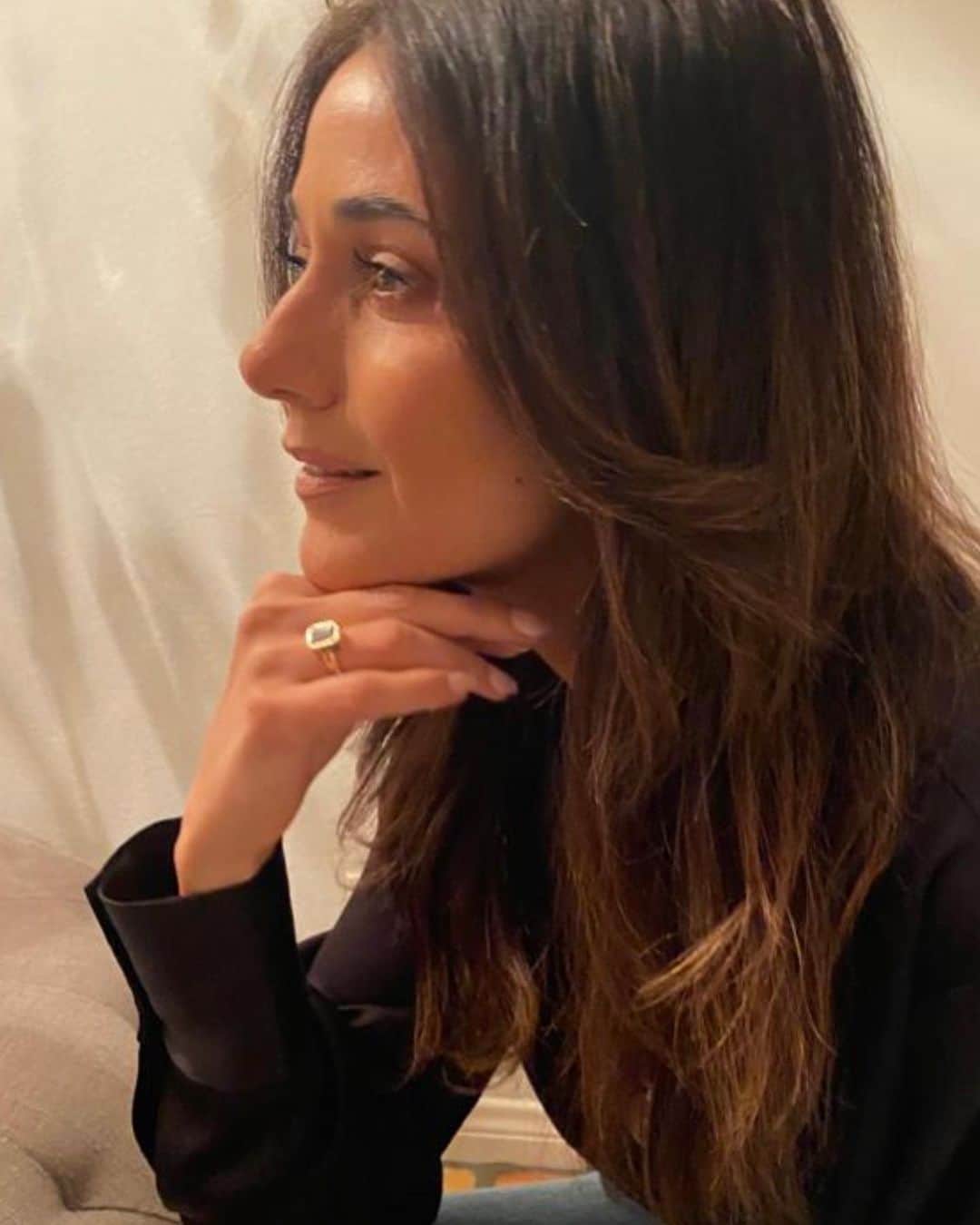 エマニュエル・シュリーキーのインスタグラム：「This is an appreciation post. If you are in the market for meaningful and intentional jewelry look no further than @madeinearthusa For my birthday my love @samtrammellofficial got me this beautiful ring.. while the birthstone for Sag’s is typically turquoise, it is also a topaz. The energy of topaz heals and soothes, promotes truth and forgiveness, brings joy, generosity, abundance and good health. It is also known as the stone of love and good fortune- I will happily call all these things in:) Thank you for creating this special piece @madeinearthusa @madeinearthofficial @bunnybedi 🙏🏽❤️」