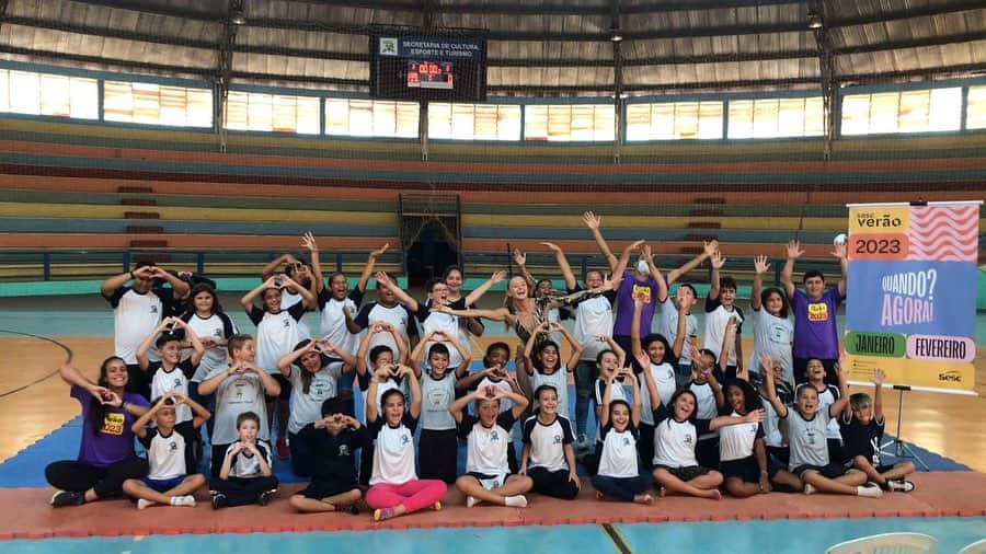 Jessica sayonara maierのインスタグラム：「Dias muito intensos e muito especiais ❤️ Circuito Sesc de Ginástica Rítmica! Compartilhando um pouquinho da minha experiência através do esporte! Obrigada SESC e a essa equipe maravilhosa! O ESPORTE TRANSFORMA ❤️」