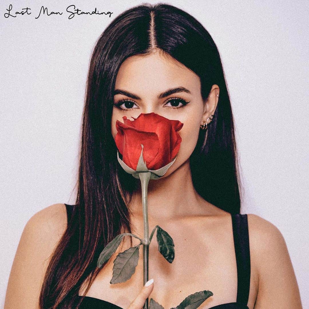 ヴィクトリア・ジャスティスのインスタグラム：「What better way to celebrate my birthday than with a new song?! “Last Man Standing” out February 19th. So excited for you to hear this one. Drop a rose if you’ll be streaming 🌹☺️」