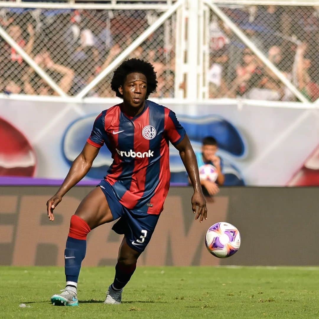 カルロス・サンチェス・モレノのインスタグラム：「Muy contento de aportar 💪🏾 para lograr el resultado, vamos paso a paso. 🔥🔵🔴 #Vamosciclon un gran esfuerzo de equipo. 💯  #laroca #puracañaña」