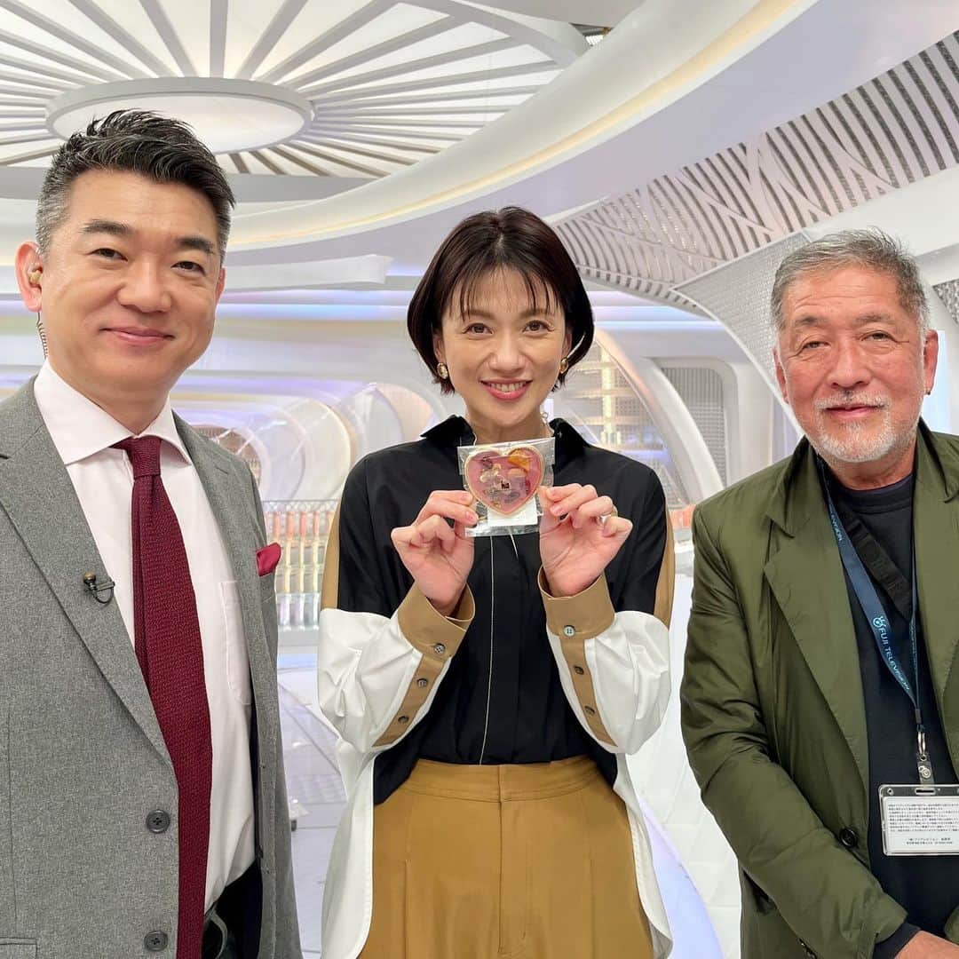 のインスタグラム：「☺︎ バレンタインにチョコレートをいただくなんて❤︎橋下さんからではありません笑。橋下さんのスタイリストさんの近藤昌さんからいただきました。今日の橋下さんのコーディネートもチョコとのリンクカラーです。イット！始まりました。今日もよろしくお願いします！ #橋下徹さん #近藤昌さん #バレンタインにオトナの男性が着るピンクとベリーカラー #今日のイットも時間が足りない予感です」