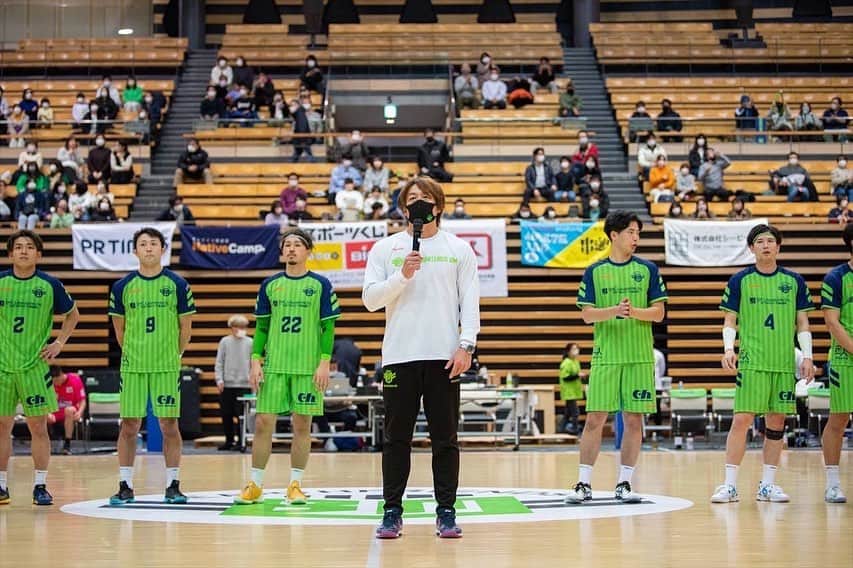 宮崎大輔のインスタグラム：「ホーム戦初勝利❗️ ファンの皆さん・スタッフ関係者の皆さんありがとうございました‼️ まだまだホーム戦ありますので、 是非応援よろしくお願いします‼️  #アースフレンズbm  #ハンドボール #勝利 #感謝 #handball」