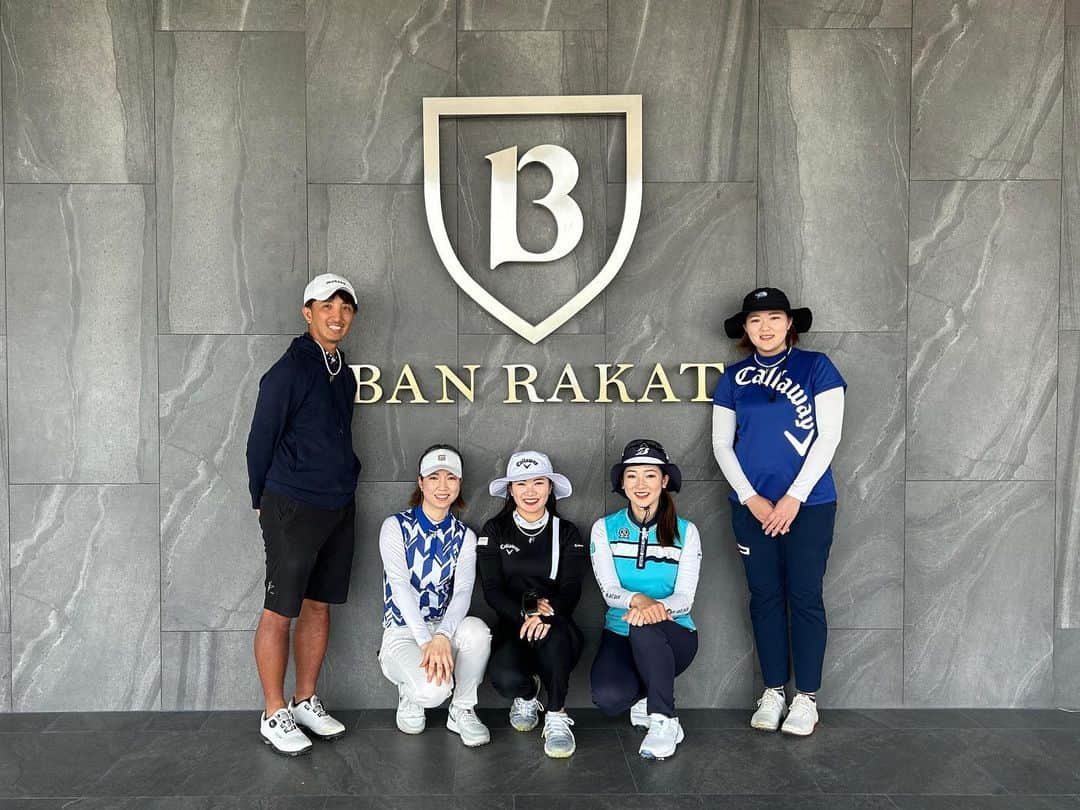 のインスタグラム：「. １週間の タイ合宿🇹🇭が終了しました。 . BANRAKAT GOLF CLUB 様 お世話になりました。 . 素晴らしいコースに、美しい景色たち🪟✨ トリッキーな戦略性のあるホール。 ゴルフの楽しさを改めて知れる そんなコースでした⛳️ ありがとうございました。 . 今年は、みんなで、 いいシーズンに。！ . #ゴルフ #タイ#🇹🇭」
