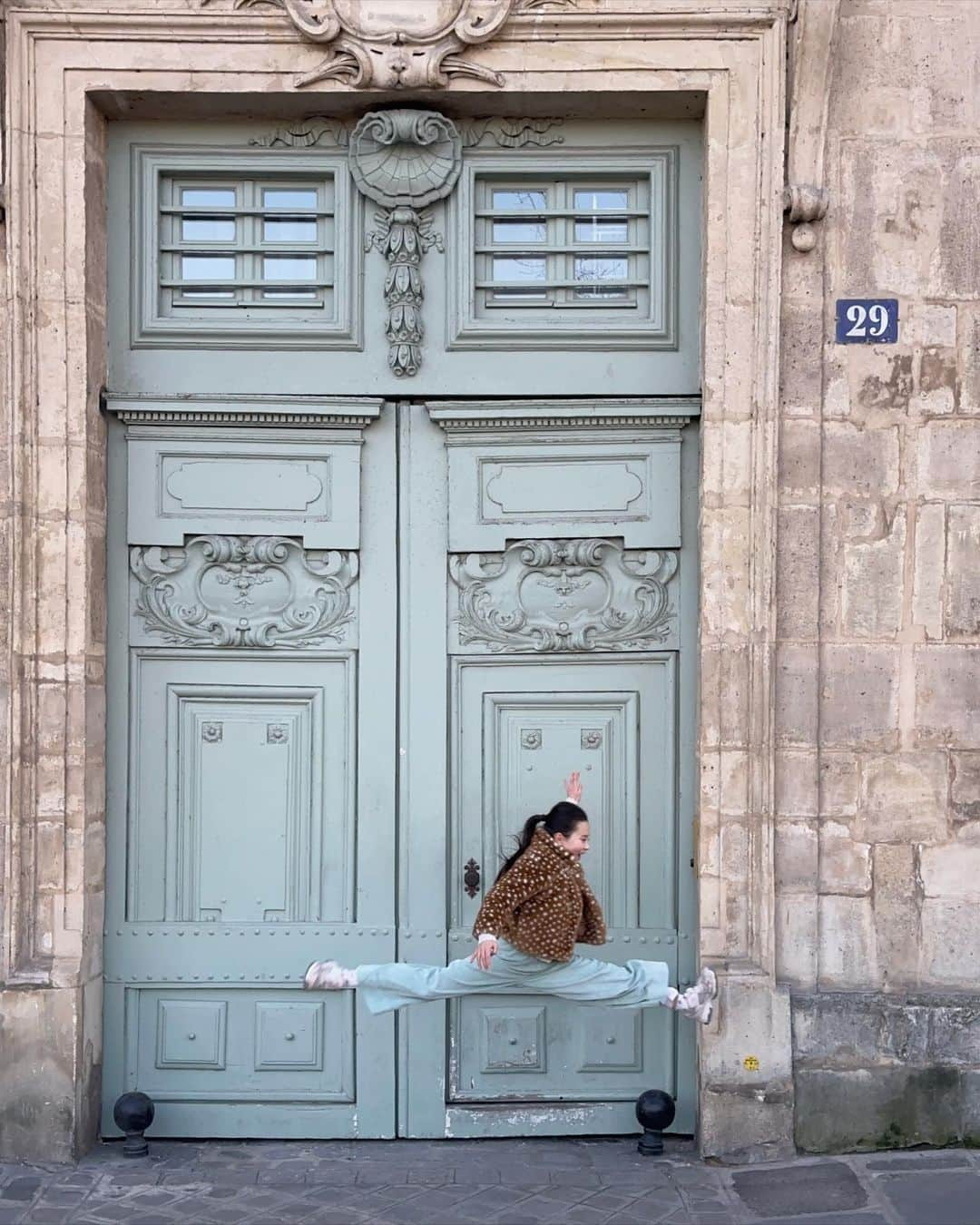 フィロとポンポンのインスタグラム：「Faire un saut à l’île Saint Louis !」