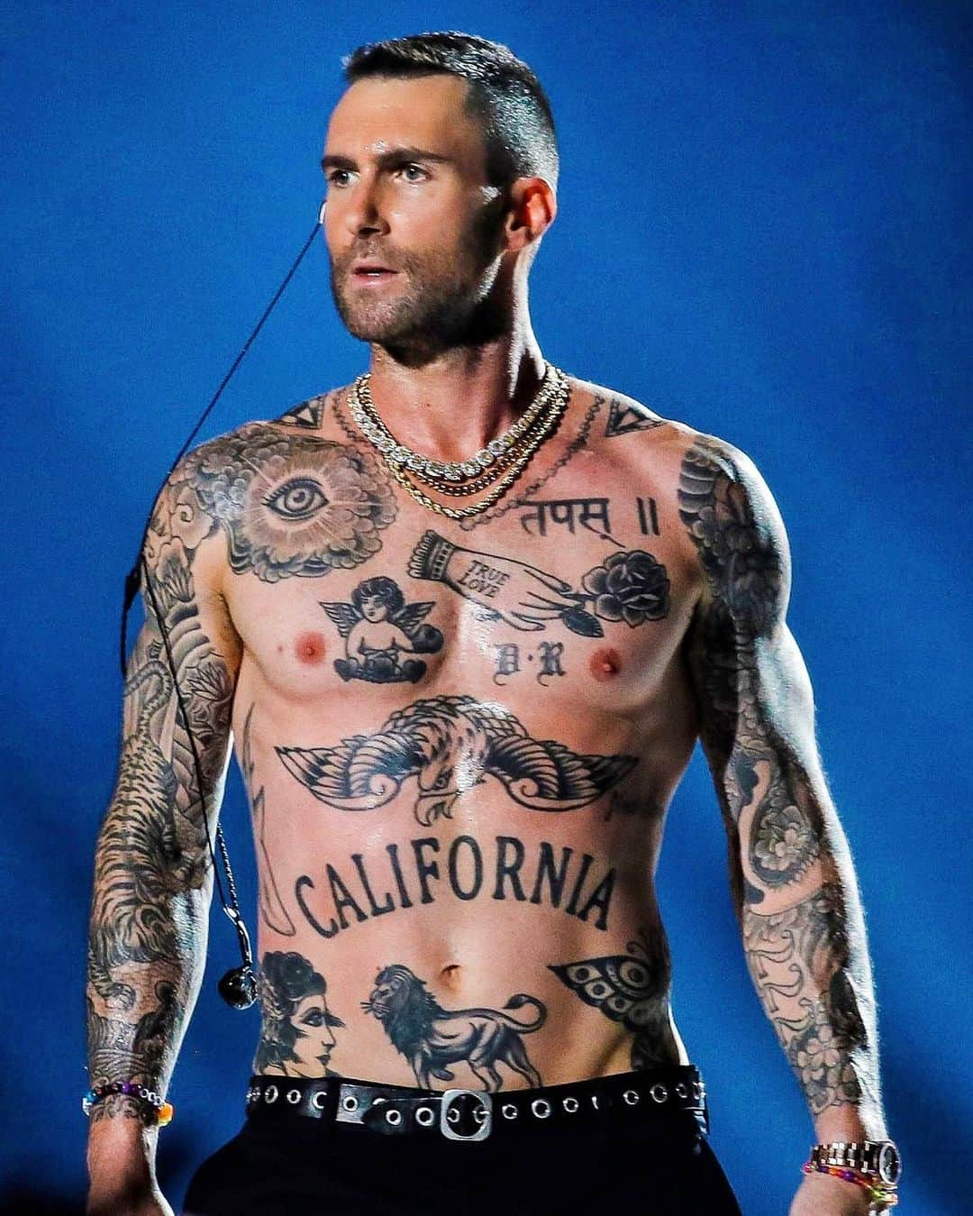 アダム・レヴィーンさんのインスタグラム写真 - (アダム・レヴィーンInstagram)「Throwback to Superbowl 2019 🎸 Who are you hoping to win todays Superbowl? Philadelphia Chiefs 🪶 or Kansas City Eagles 🦅 ?🏈 . . . . . .  #maroon5 #adamlevine #behatiprinsloo #music #m #jamesvalentine #marooner #behadam #jessecarmichael #memories #rihanna #leviner #leviners #concert #mickeymadden #mattflynn #pjmorton #adamnoahlevine #samfarrar #marooners #behatiprinsloolevine #levine #adamlevinefanpage #tour #girlslikeyou #adamlevinefan #adamlevineedit #songsaboutjane #cover #arianagrande」2月13日 8時43分 - adamlevine79