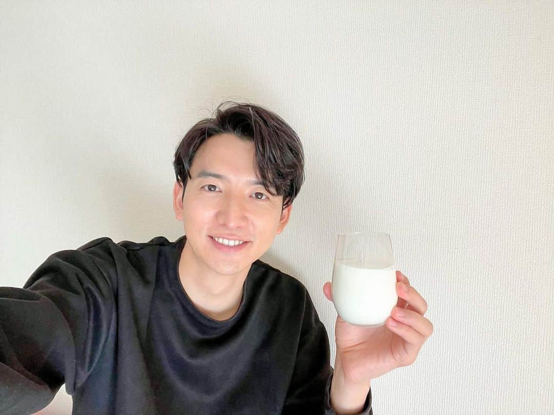 フジテレビアナウンサーさんのインスタグラム写真 - (フジテレビアナウンサーInstagram)「飲みきれずに余った牛乳、 どうしていますか？  ペットボトルに入れてフリフリするだけで バターができちゃうんです！  20分近く振るので すこーしだけ腕が痛いですが、 美味しいのでオススメです！笑  #体感サステナWAVE #楽しくアクションSDGs #牛乳を振って作る #ハーブバター #フジテレビアナウンサー #生田竜聖」2月13日 8時58分 - fujitv_announcer