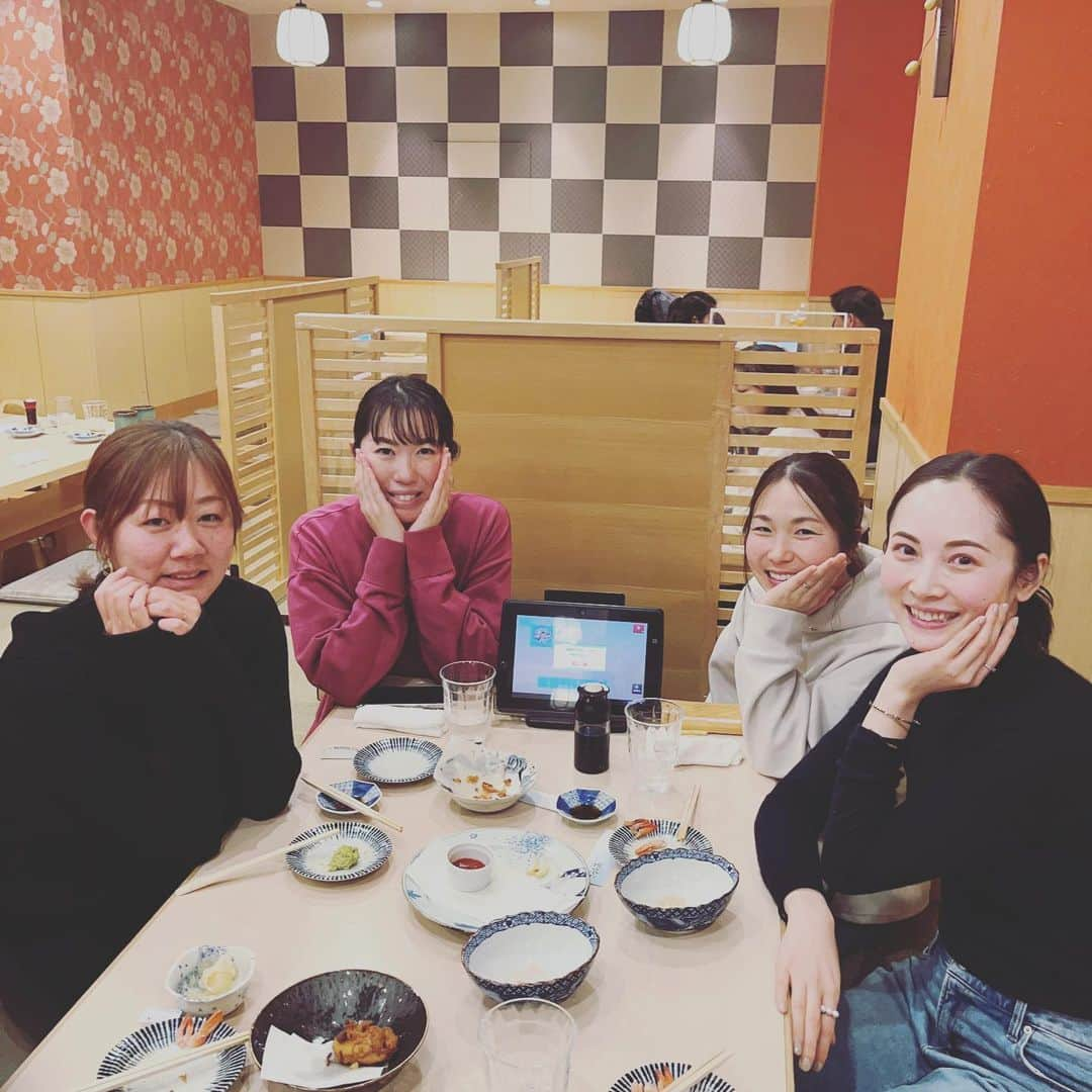 日高薫さんのインスタグラム写真 - (日高薫Instagram)「先日4人で久々の再会でした😍🤤🍣💓 楽しくてリフレッシュな時間でした🤤🙏💓 また集まろうね⤴️  #久々の再会 #女子会 #寿司会 #寿司食べ放題 #まだいけた」2月13日 9時09分 - hidaka_kaoru_official