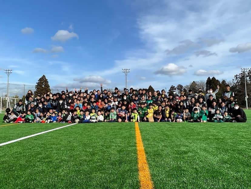 榊翔太さんのインスタグラム写真 - (榊翔太Instagram)「新人工芝お披露目イベント⚽️  たくさんのご来場ありがとうございました❗️  子どもたちの楽しそうな笑顔がみられてとても良かったです😊✨  #vonds市原  #新人工芝  #感謝」2月13日 9時26分 - shota.sakaki