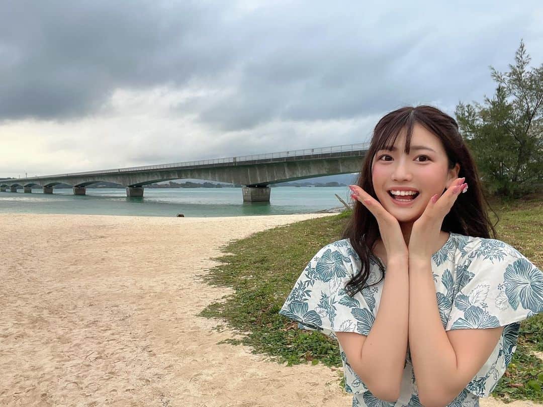 のインスタグラム：「雨降ってるけど☔️今日もがんばろ😊  先月の写真だ😂 #沖縄　#okinawa  #model #gravure #gravureidol #idle #bikegirl #JAPAN #japanesegirl 　#モデル　#アイドル」