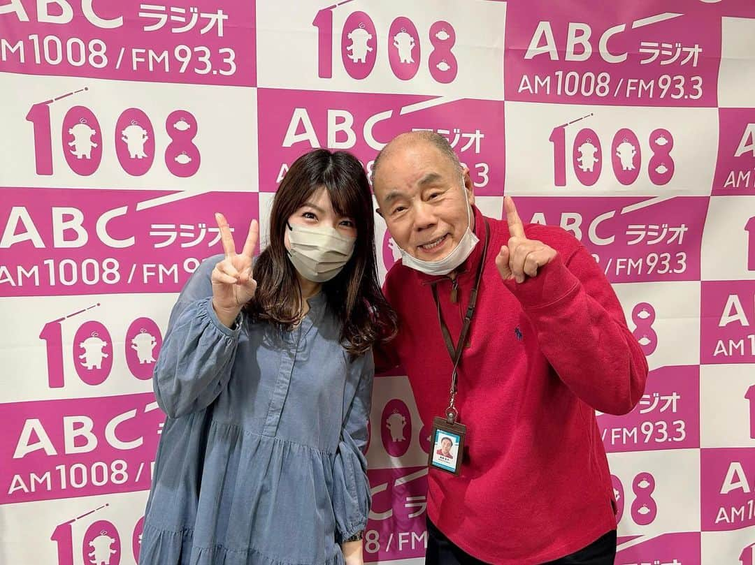 倉窪莉沙のインスタグラム：「* 2月11日（土） ABCラジオ「征平・吉弥の土曜も全開!!」、大阪市中央区の「赤垣屋 なんば店」からリポートをお届けしました🎤なんと！13日で創業100周年🎉✨お客様還元イベント目白押しです☝🏻  中継出発前に征平さんとお写真撮っていただきました☺️ . . . #ABCラジオ #征平吉弥の土曜も全開  #全開リポート #赤垣屋 #赤垣屋なんば店  #立ち飲み屋  #土手焼き #粕汁 #アナウンサー #フリーアナウンサー #リポーター #ママ時々アナウンサー #ママウンサー #ラジオ #radio」