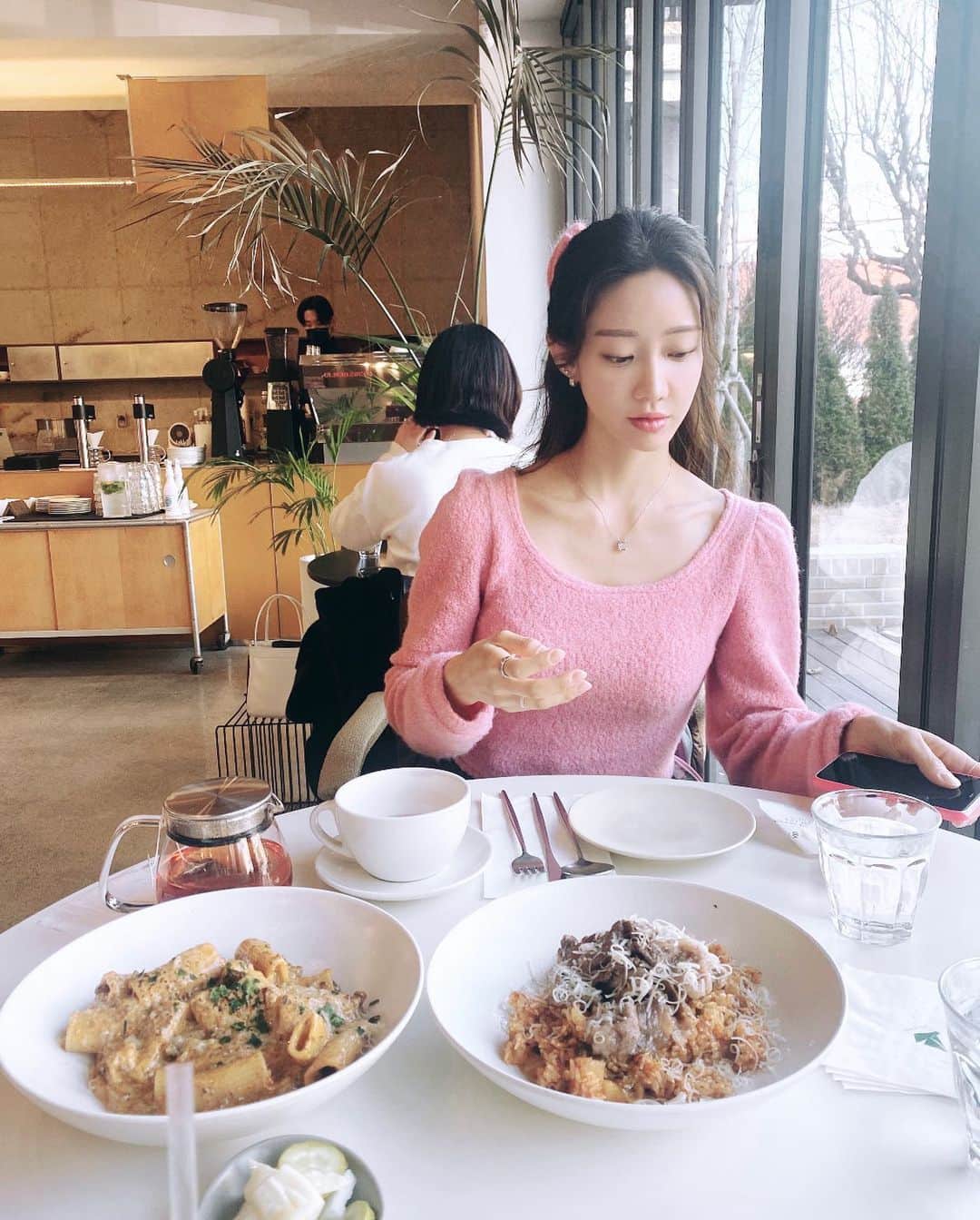 ハン・グルのインスタグラム：「🎀  Have a nice day ◡̈」