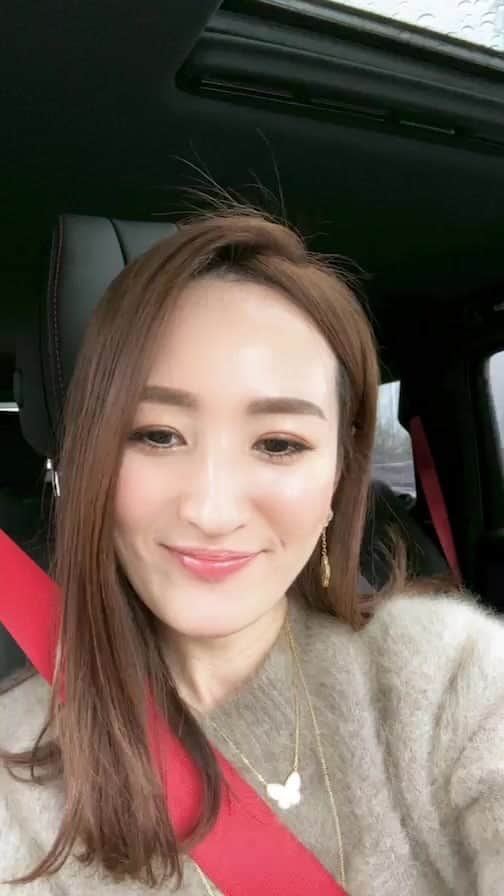星玲奈のインスタグラム：「はじめてのゲリラインスタライブ☺️ 想像以上にたくさんの方にご覧いただきましてありがとうございます🥹🙏 コメントが追いきれず🥹🥹 夫　@gorosurf が一緒だったので 髪の毛のご質問にも少しお答えをしました😊　少しだけアーカイブ残しますね！」