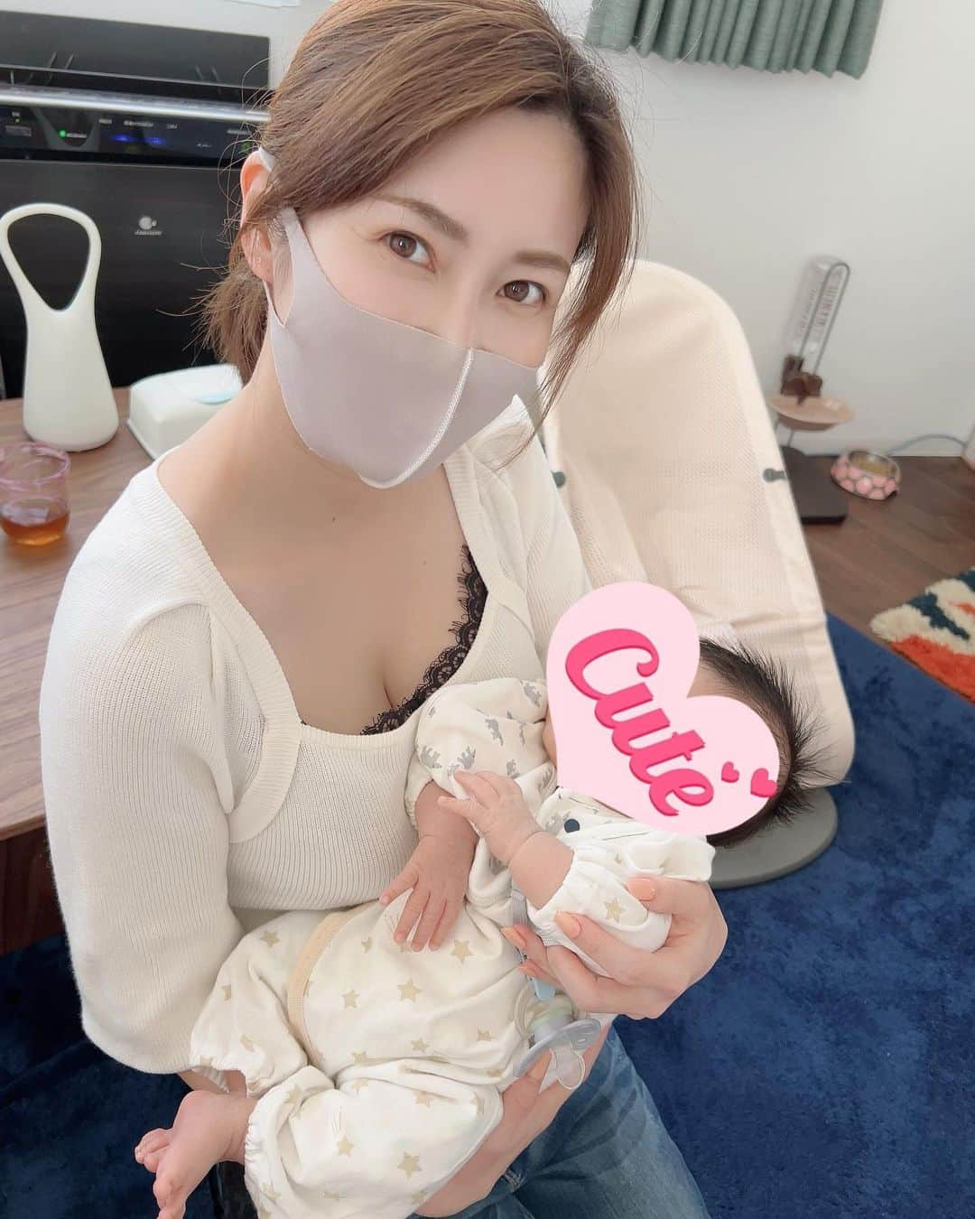 辰巳ゆいさんのインスタグラム写真 - (辰巳ゆいInstagram)「この前、みぃななのベビたん👶に会いに行ってきました💕  めちゃんこ可愛かったー😍  みんなに抱っこされても、ぐっすり寝てました♡  可愛すぎたーー💕  みぃなな、出産お疲れ様でした！ お母さん1年目楽しんでねっ❤️  また、会いに行くー🥰」2月13日 12時57分 - yuitatsumi