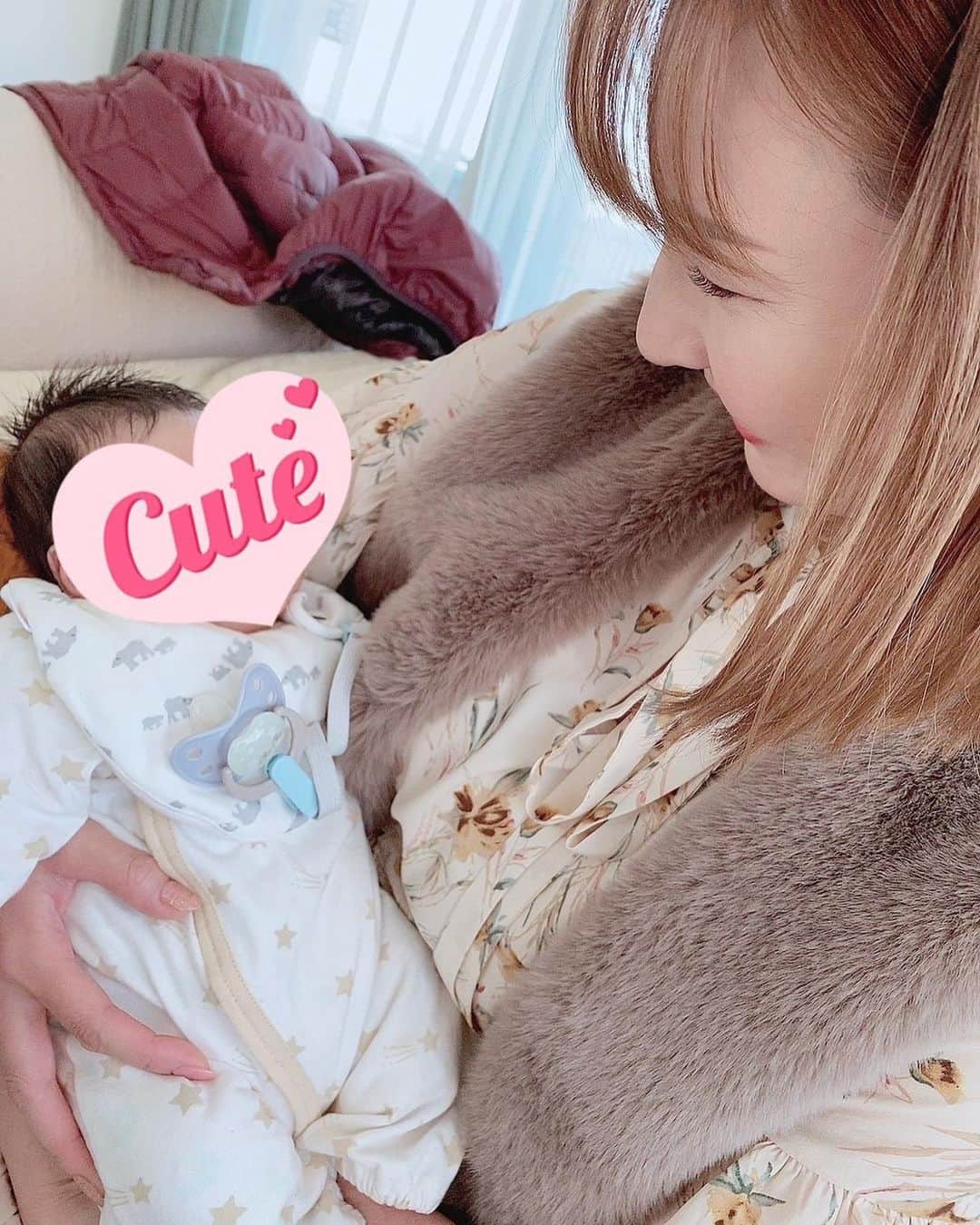 辰巳ゆいさんのインスタグラム写真 - (辰巳ゆいInstagram)「この前、みぃななのベビたん👶に会いに行ってきました💕  めちゃんこ可愛かったー😍  みんなに抱っこされても、ぐっすり寝てました♡  可愛すぎたーー💕  みぃなな、出産お疲れ様でした！ お母さん1年目楽しんでねっ❤️  また、会いに行くー🥰」2月13日 12時57分 - yuitatsumi