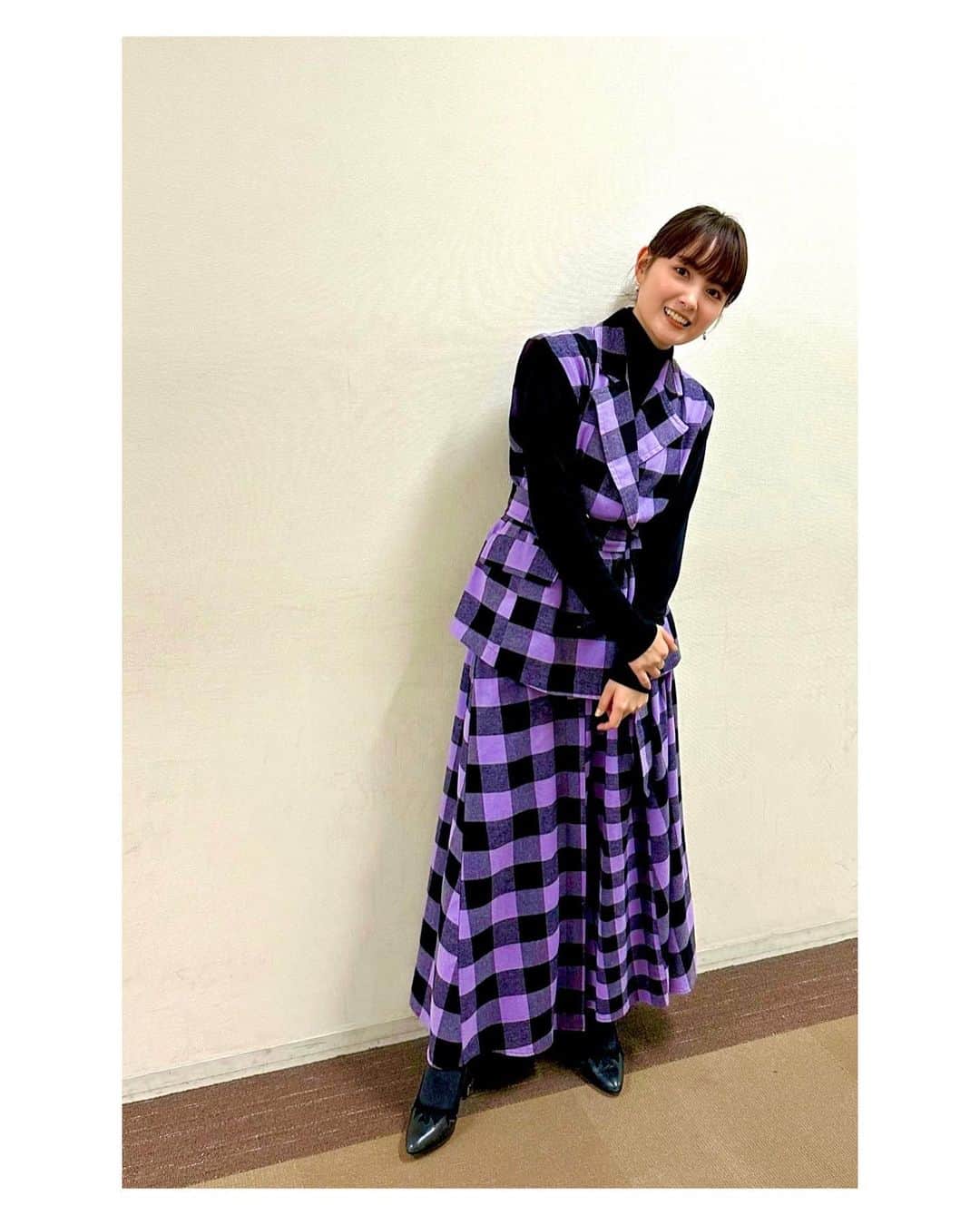 葵わかなのインスタグラム：「． フジテレビ「ネプリーグSP」  「三千円の使いかた」チームで参戦してきました！  撮影も終盤で仲が深まってきた中でチーム戦ができて、みんなでキャッキャしておりました笑  健闘してます🔥  今日の19時からです！応援よろしくお願いします☺️  👗 @aula.aulaaila_official @aula.aulaaila_press  💍 @takeup_official  #三千円の使いかた」