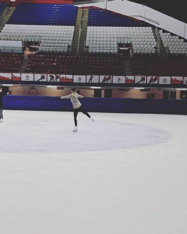 リュボーフィ・イリュシェチキナのインスタグラム：「Choreography season is coming!  I'm gathering inspiration 😃 Last spring i choreographed about 30 solos! Let's see if i can beat it this year) Aaaaand ☝️ i love skating and dancing 💃  @jackson.ultima @skate_canada @patinageqc  #skating #figureskating #loveskate #loveskating #inspiration #movement #fitness #stayinshape #motivation」