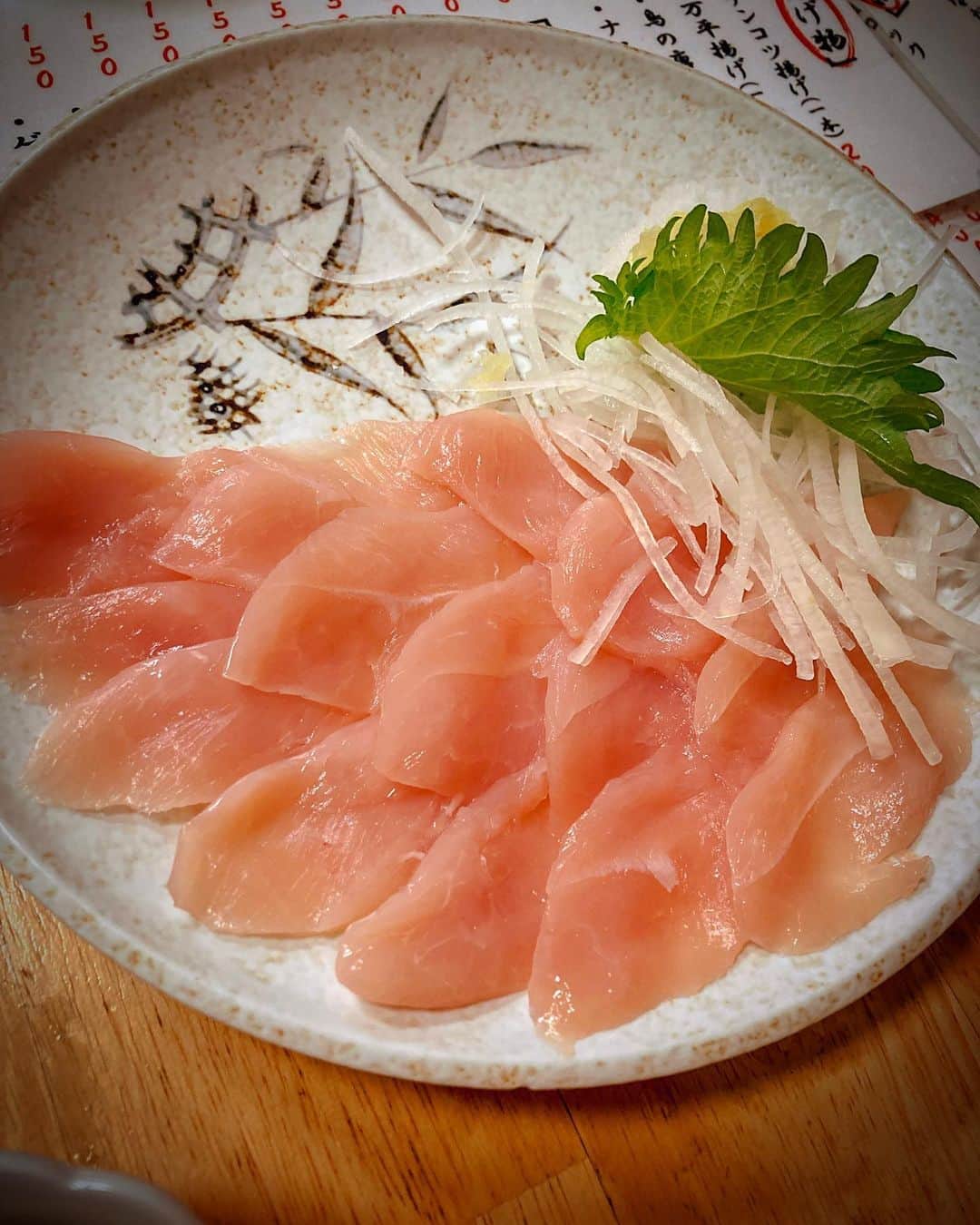 大岡源一郎さんのインスタグラム写真 - (大岡源一郎Instagram)「名店@蒲田〜。 . #鳥刺し #唐揚げ #ホッピーはカッチカチ #煮込みは少々の獣」2月13日 23時57分 - gennozidotcom