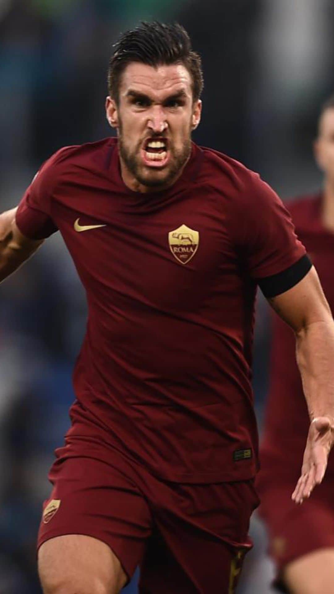 のインスタグラム：「Happy Birthday @kevinstrootman 🎂🥳  #ASRoma」