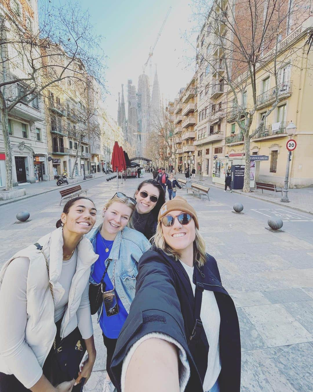 ジョーダン・ラーソンのインスタグラム：「Barcelona ✨」