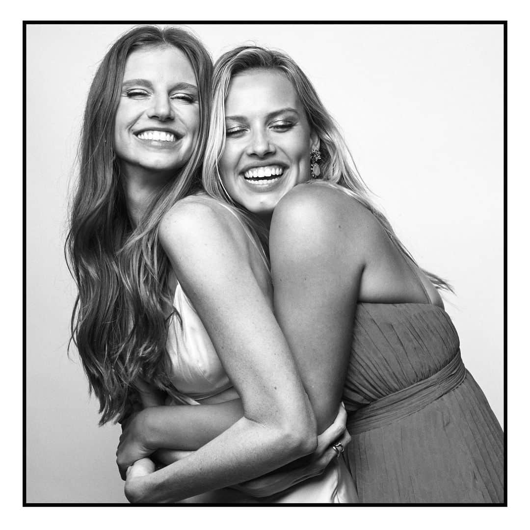 グレイシー・ドジーニーさんのインスタグラム写真 - (グレイシー・ドジーニーInstagram)「Birthday snuggles with my sissy 🥰 you are the funniest, most passionate person I know @cassieleedzienny . what a fun year it has been creating so many memories together ♥️ love you mieces to pieces」2月14日 0時41分 - iamgraciedzienny