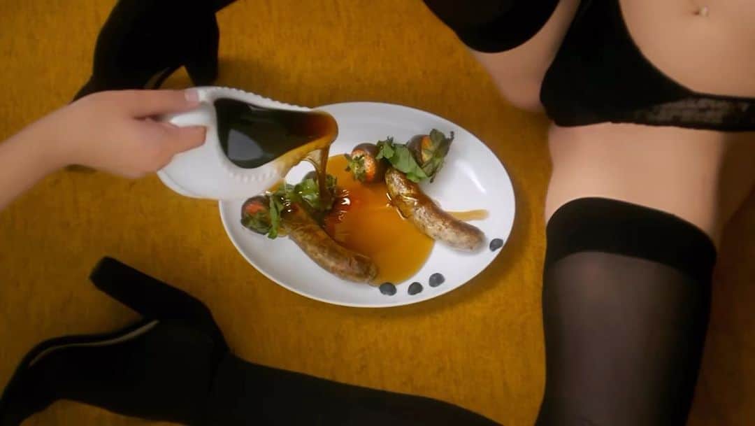 ブレア・ウィリアムズのインスタグラム：「Tomorrow night can taste delicious 😜 @tempt2taste 🤤」
