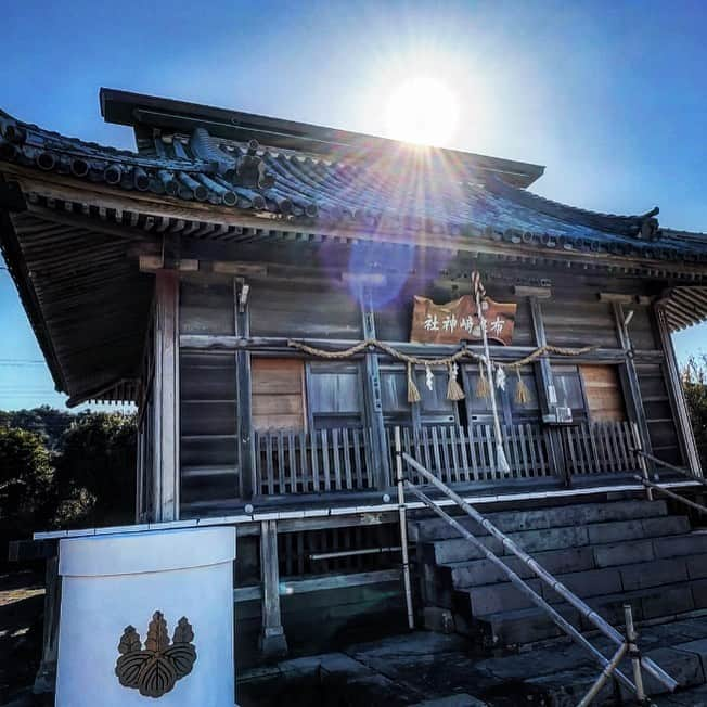 LOVE ME DOさんのインスタグラム写真 - (LOVE ME DOInstagram)「千葉県館山市布良にある #布良崎神社 （めらさきじんじゃ）です。⛩鳥居から🗻富士山が見えます！動画はYouTubeにアップしてあるので見て運気を高めてね！  2/19 ㈰ 石川県羽咋市で、  『Love Me Doの 2023開運トークライブ』を やります！ 是非、来てね！ 抽選になってしまいますが、 直接占ったり、 ツーショット撮影も！  開場 13:00 開演 14:00 会場 コスモアイル羽咋」2月14日 1時09分 - lovemedo_fortunteller